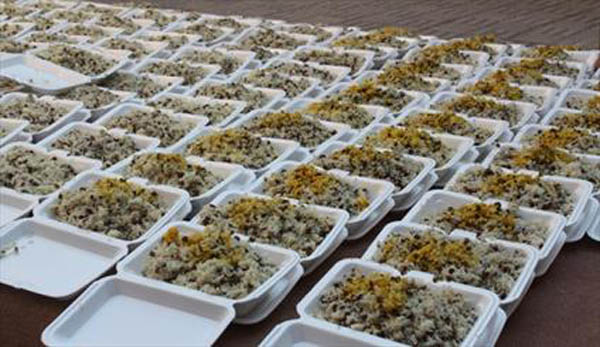 5000 پرس غذای گرم بین مددجویان پارس‌آبادی توزیع شد